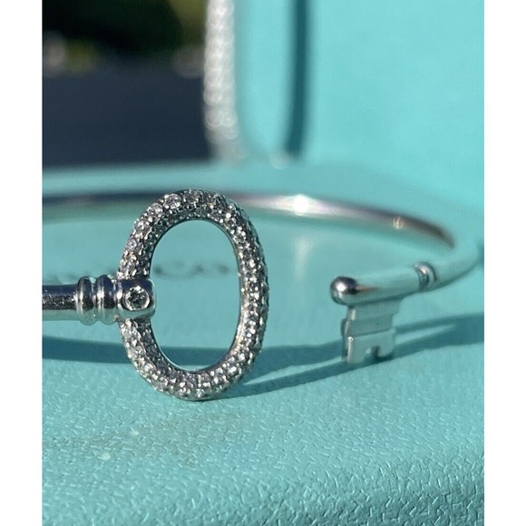 Authentic Tiffany & Co. White Gold 750 Diamond Oval Key Wire Cuff Bracelet Box - Picture 1 of 16